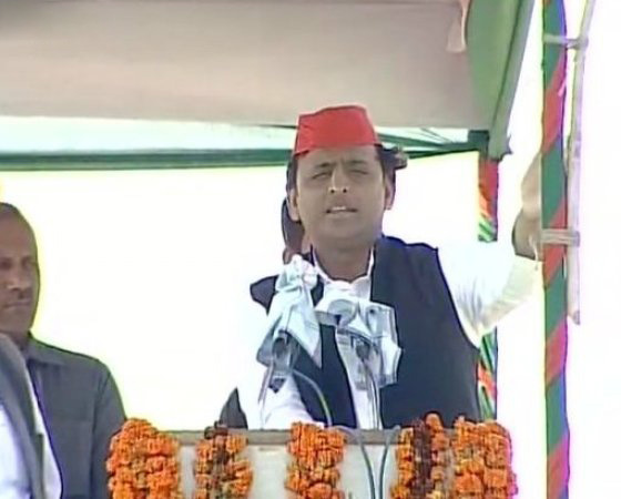 UP CM Akhilesh Yadav addressing a rally at Balrampur