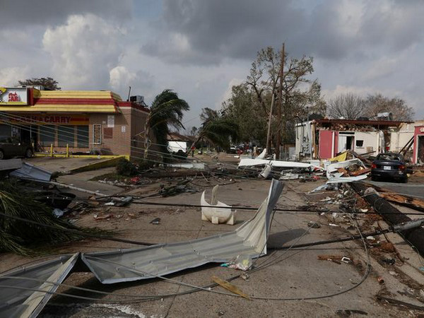 Tornadoes lashed the Midwest of the United States 