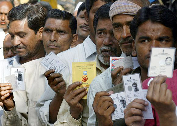 Long queue for the voting