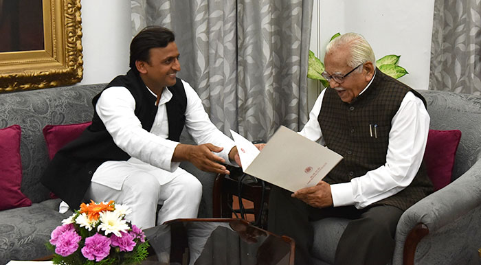 Akhilesh Yadav submits his resignation to governor Ram Naik