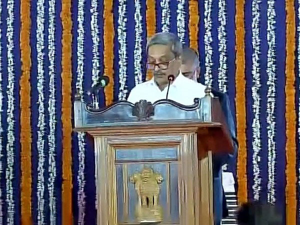 Manohar Parrikar takes oath as Goa CM