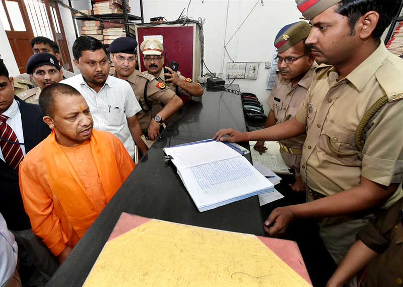 Along with DGP, UP CM Yogi Adityanath reaches Hazratganj police station (Lucknow) for inspection