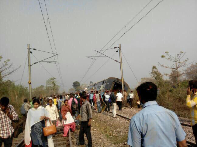 Meerut-Lucknow Rajya Rani express