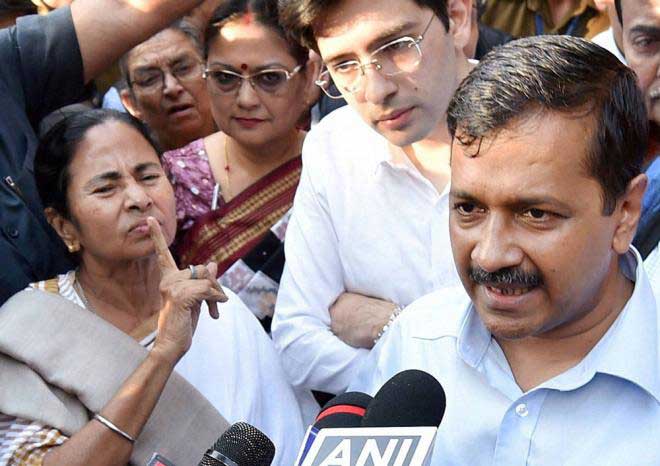 West Bengal CM Mamata Banerjee and Delhi CM Arvind Kejriwal (File Photo)