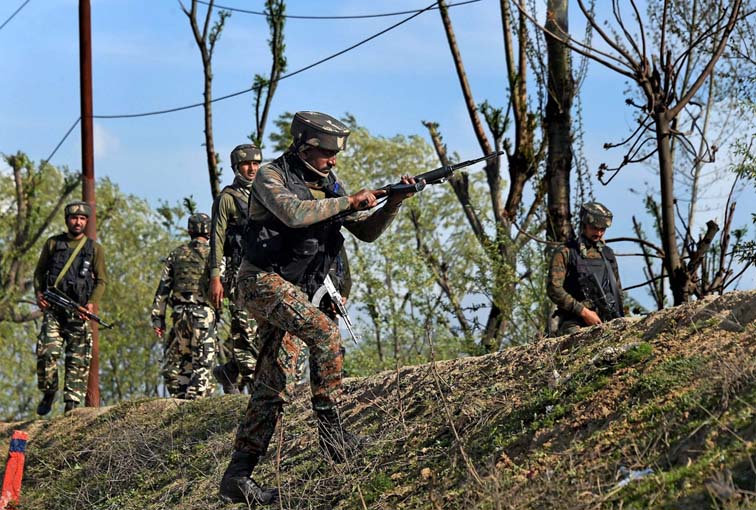 CRPF arrests Naxals