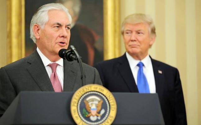 U.S. Secretary of State Rex Tillerson with US President Donald Trump (File Photo)