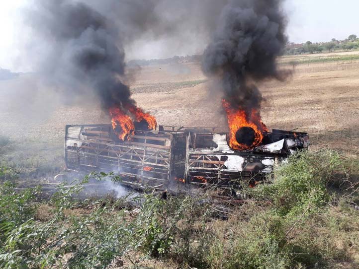 4 dead, 15 injured after a bus caught fire