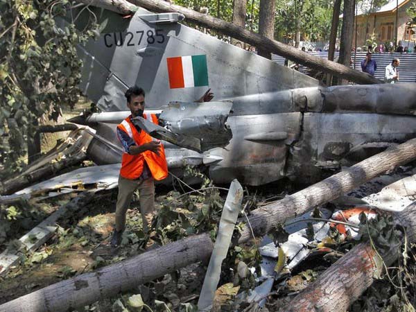 A view of crashing plane 