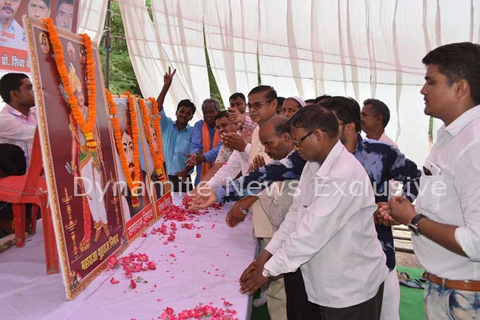 श्रद्धांजलि  देते  निषाद