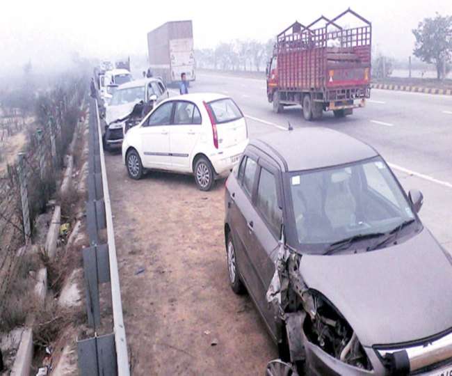 यमुना एक्सप्रेस वे पर ट्रैक्टर और ट्रक की टक्कर, तीन की मौत