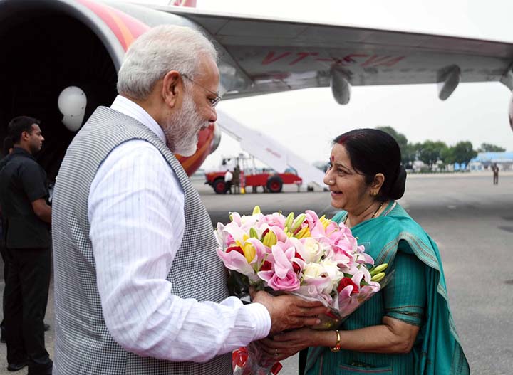 EAM Sushma Swaraj welcomes Prime Minister Narendra Modi 