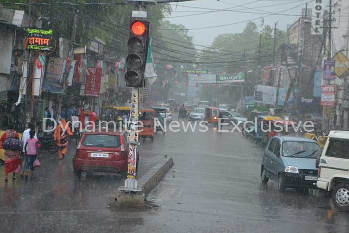 कानपुर में बारिश से मौसम सुहाना