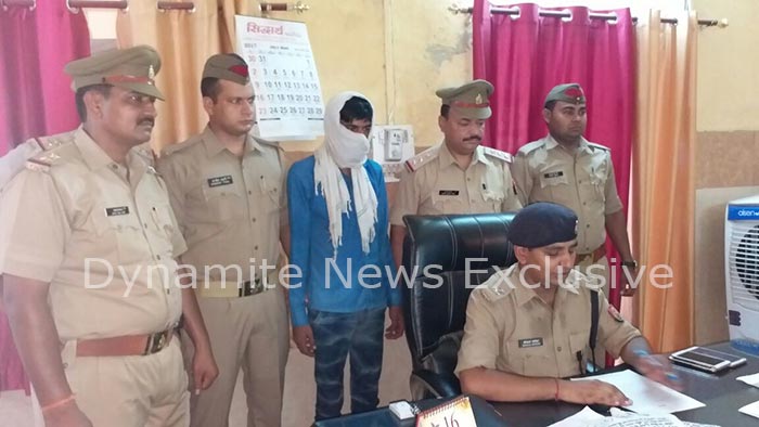 पुलिस की गिरफ्त में आरोपी