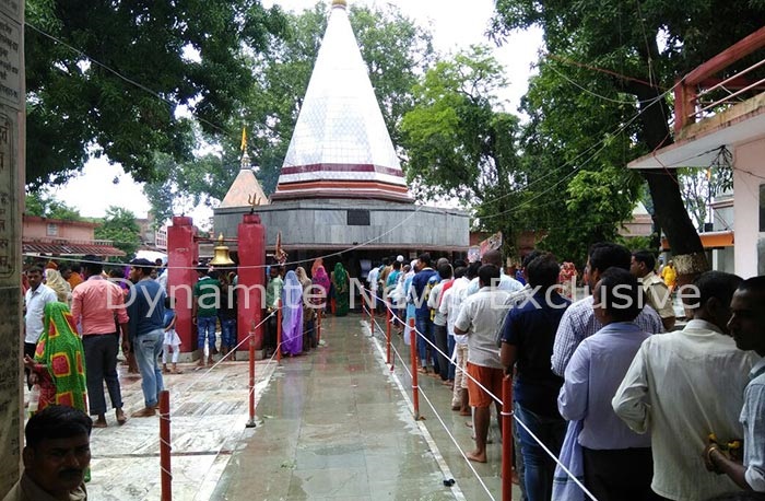 Devotees in queue