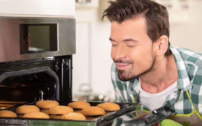 Smelling food may linked to weight gain in new research (File Photo)