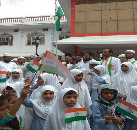  Lucknow's Firangi Mahal Madrasa unfurled the tricolor