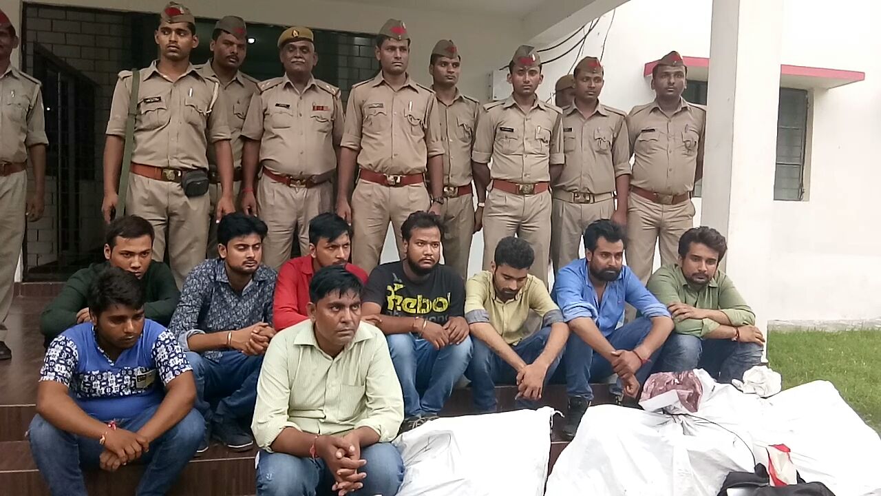 पुलिस की गिरफ्त में आरोपी