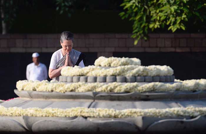 Congress President Sonia Gandhi paid tribute to former Prime Minister Rajiv Gandhi on his 75th birth anniversary