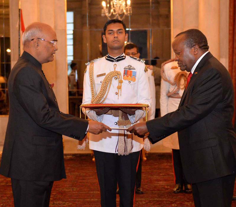 HE George C. Mkondiwa, High Commissioner of Malawi presented his credentials to President Kovind at Rashtrapati Bhavan