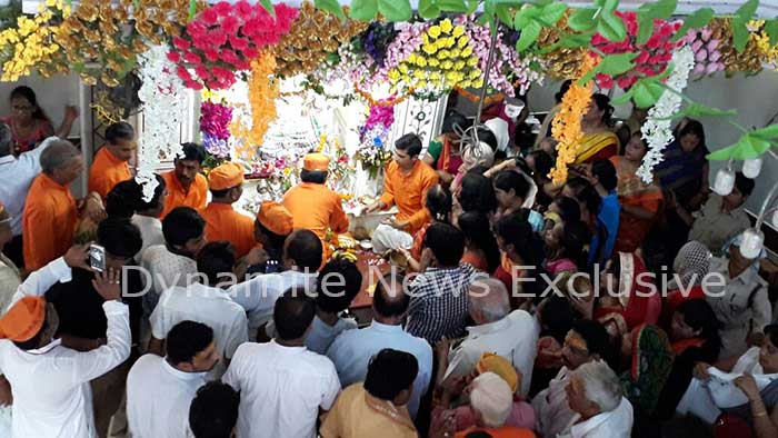 सिद्धिविनायक मंदिर में उमड़ी भक्तों की भीड़