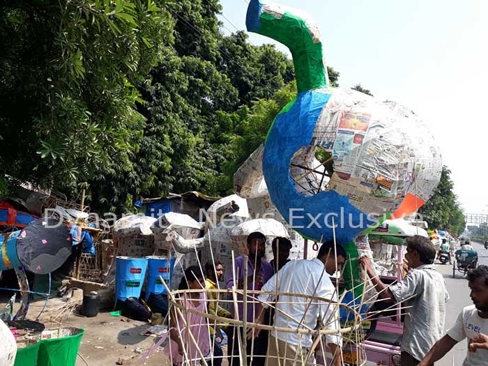 रावण का पुतला तैयार करते कारीगर