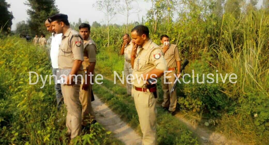 घटनास्थल पर मौजूद पुलिस कर्मी 