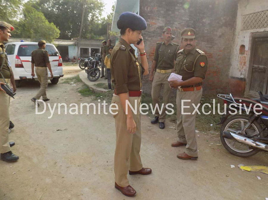 घटनास्थल पर मौजूद पुलिस टीम