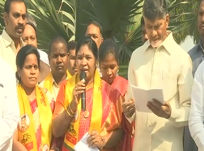 Giddi Eswari  joins TDP  presence of Chandrababu Naidu 