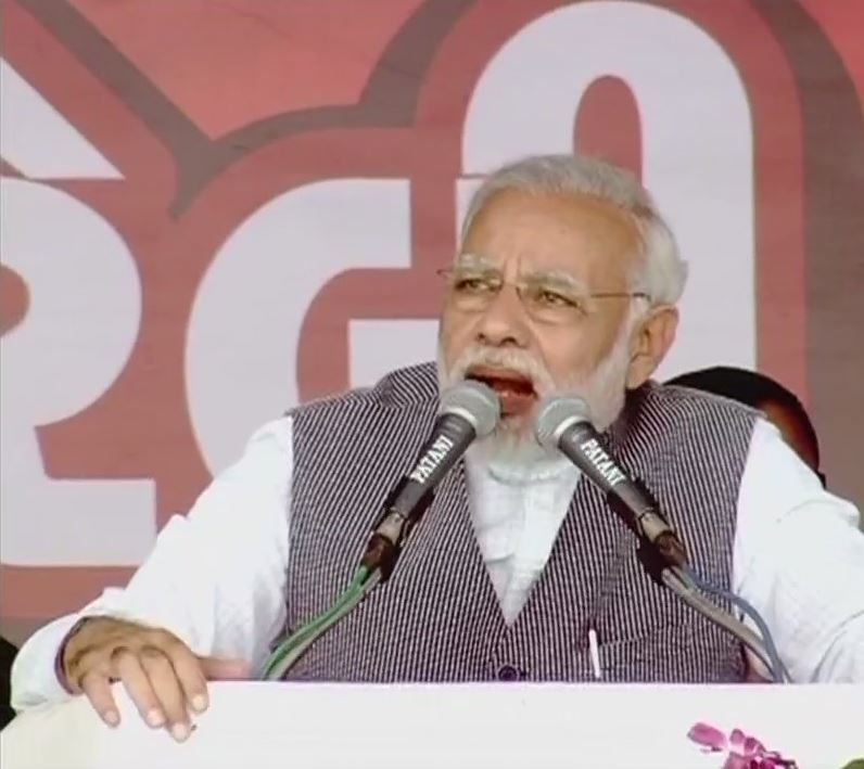 Prime Minister Narendra Modi addressing a gathering in Banaskantha