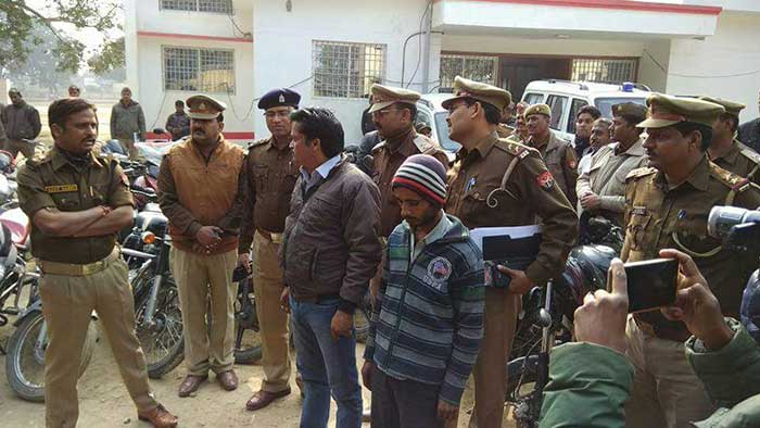 पुलिस ने गिरफ्तार लोगों से बरामद की चोरी की 60 बाइकें