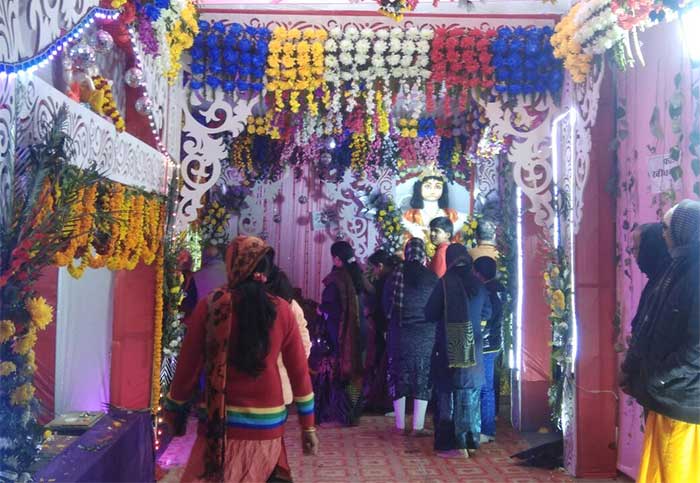 दक्षिण मुखी काली माता मंदिर में लगा भक्तों का तांता