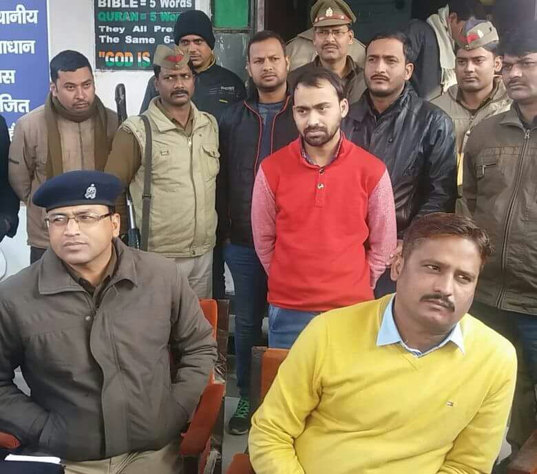 पुलिस की गिरफ्त में आरोपी