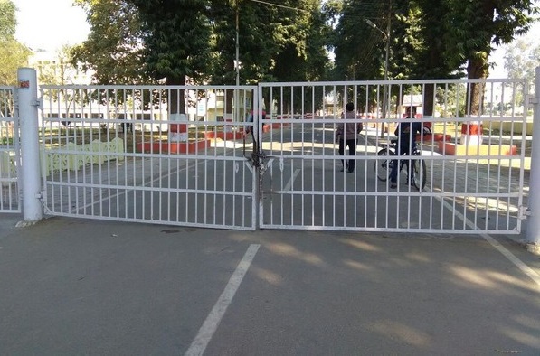 The closed gates of Lucknow University 