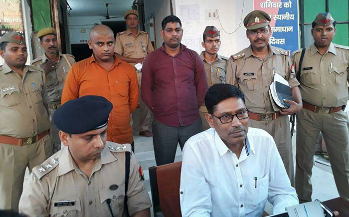 पुलिस की गिरफ्त में आरोपी