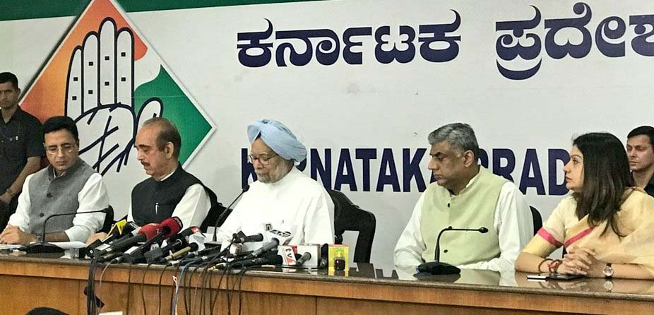 Manmohan Singh along with other Congress leader in Karnataka 