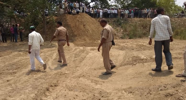 सरकारी नाले का कब्जा हटाया गया