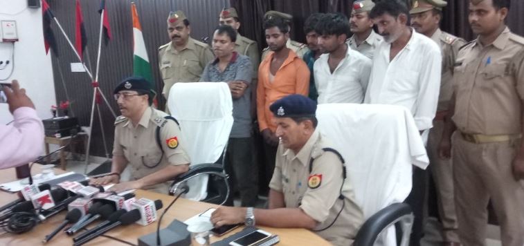 पुलिस की गिरफ्त में आरोपी