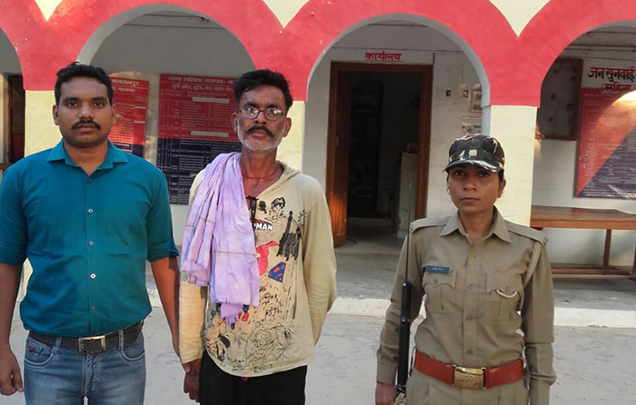 पुलिस की गिरफ्त में आरोपी