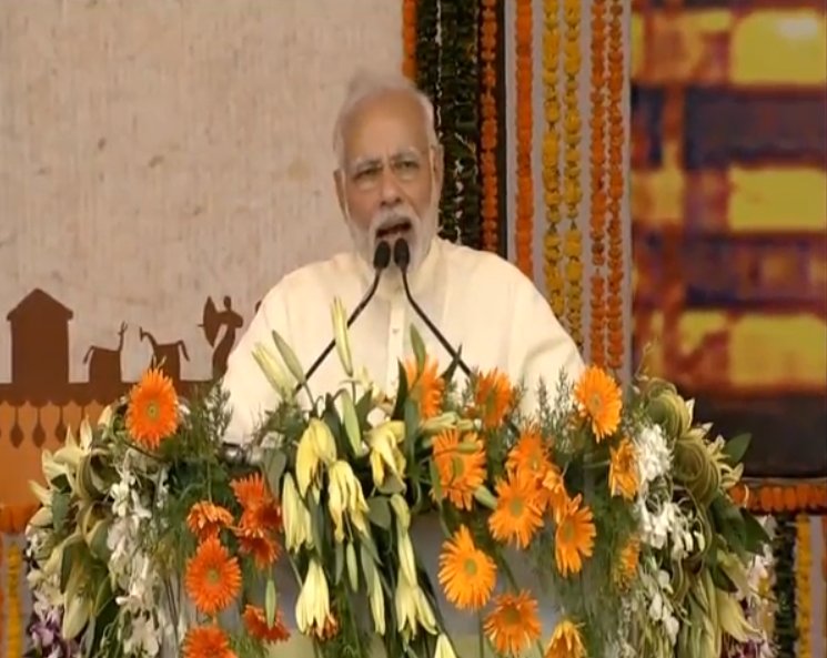 Prime Minister Narendra Modi  addressing the inaugural session of a gathering after inaugurating a slew of projects in the state