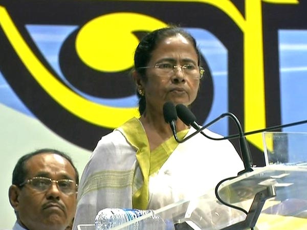  West Bengal Chief Minister Mamata Banerjee addressing a gathering