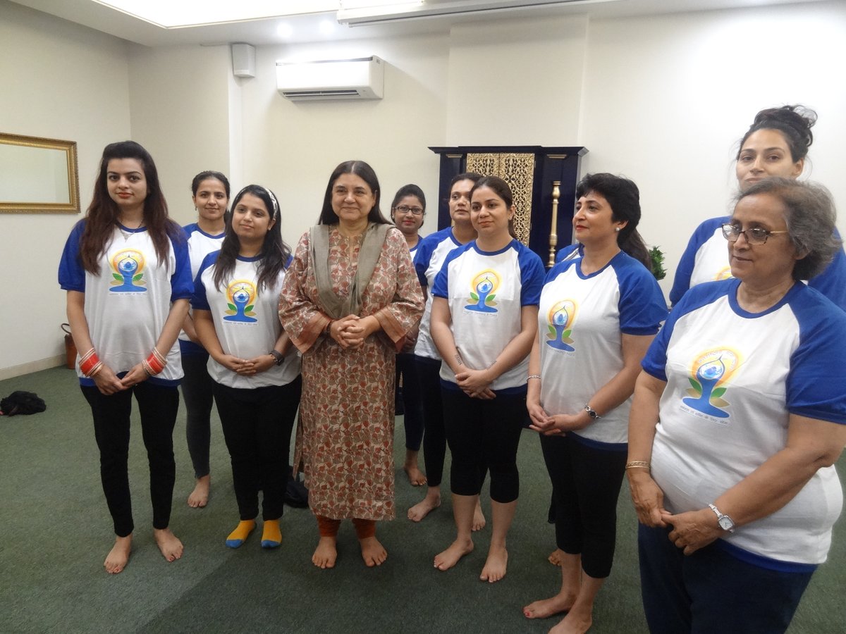  Maneka Gandhi performing prenatal yoga asanas along with pregnant women 