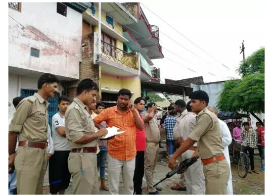 मौके पर छानबीन में जुटी पुलिस