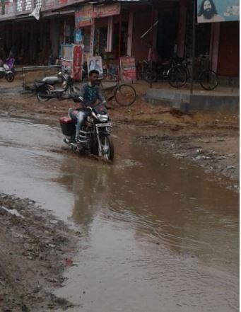 राहगीरों की बढ़ी परेशानी