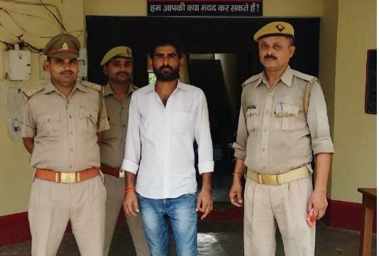 पुलिस की गिरफ्त में आरोपी 