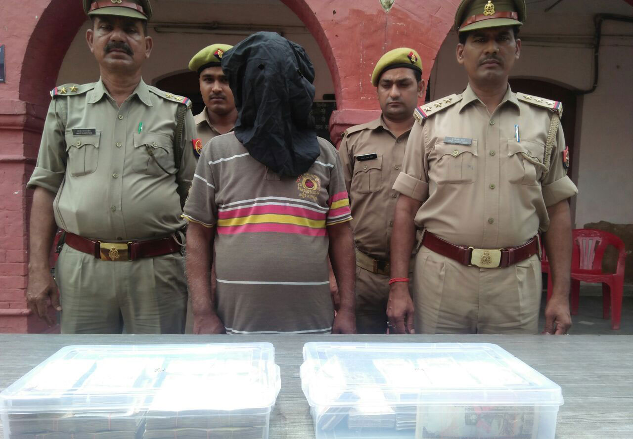 पुलिस की गिरफ्त में आरोपी