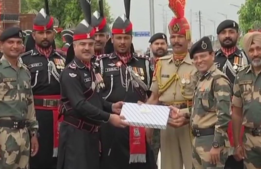 Sweet exchange at Attari-Wagah border on Pakistan Independence Day