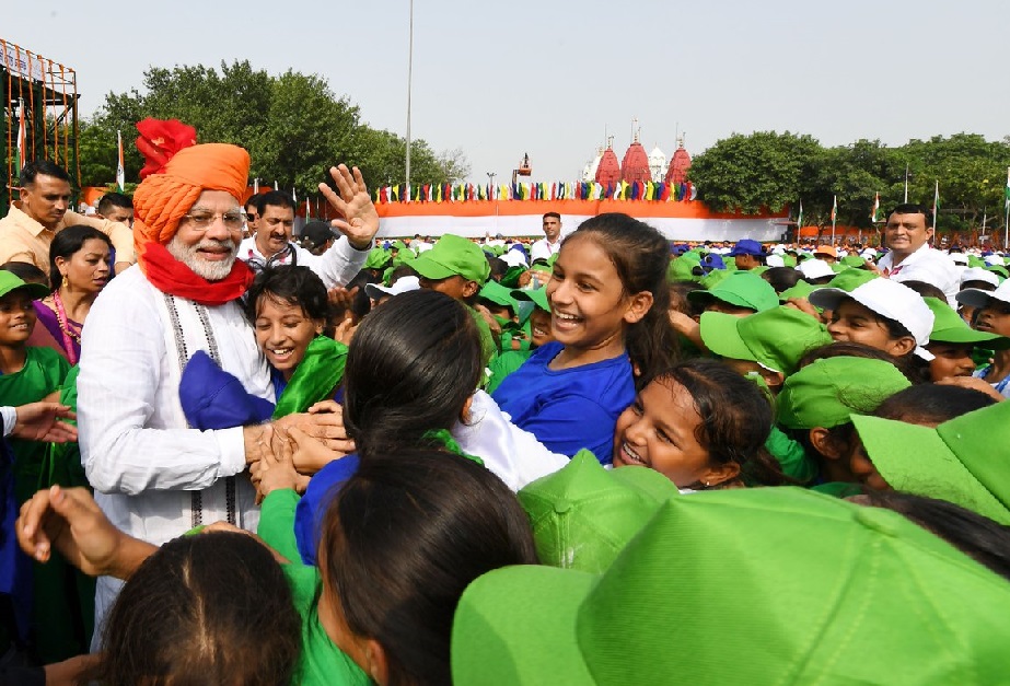 Prime Minister Narendra Modi meeting children after delivering his address from the ramparts of Red Fort in New Delhi