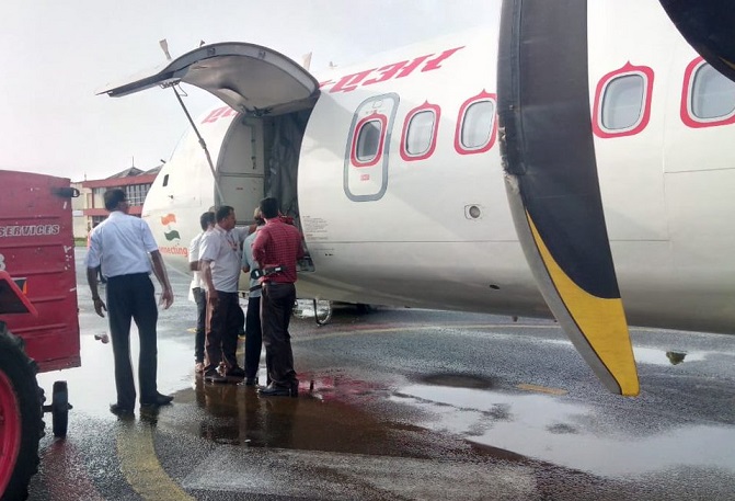 First passenger flight lands at Kochi Navy Base