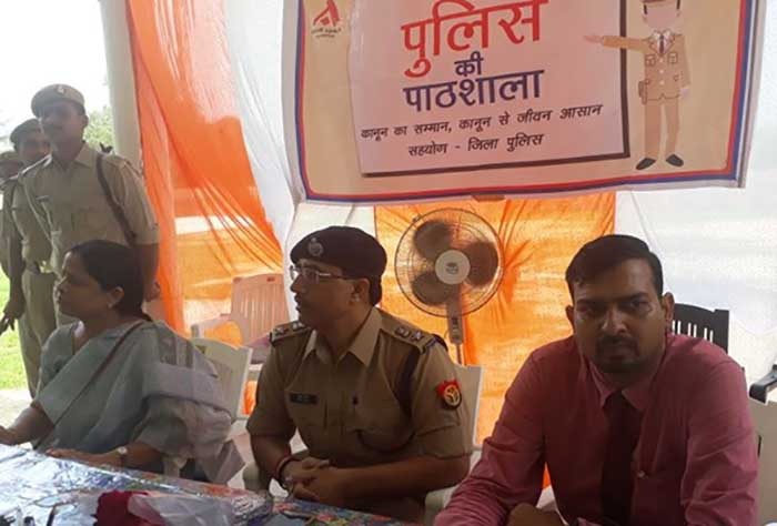 पुलिस की पाठशाला में एसपी राहुल राज व अन्य