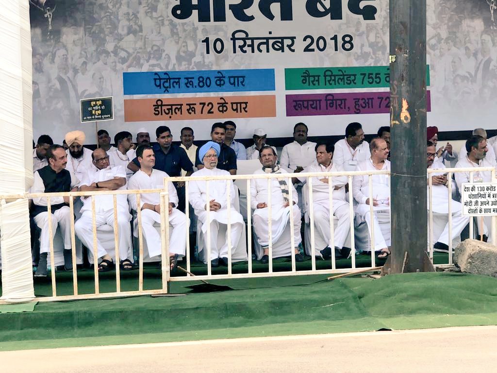 NCP Chief Sharad Pawar, Congress President Rahul Gandhi and Sharad Yadav at bandh protest against fuel price hike